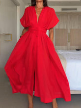 Damska sukienka midi z dekoltem w serek i sznurowaniem