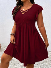 Sukienka damska z dekoltem w serek i falbankami